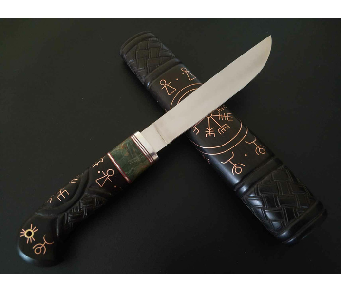 Финский нож ручной работы 'Puukko' из стали кованой D2, рукоять и ножны черный граб, инкрустация