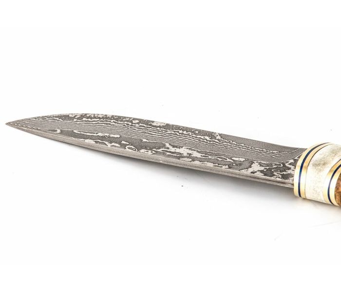 нож Горностай: сталь Ламинированный дамаск, рукоять стабилизированная кар. береза