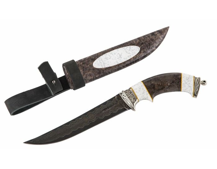 нож Гусар: сталь Ламинированная, рукоять стабил. карельская береза, вставка акрил, ножны кар. береза, акрил