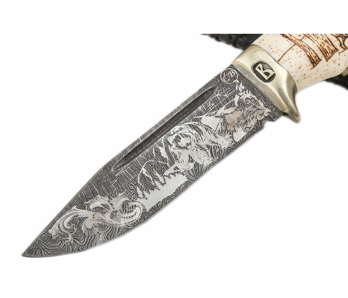 нож ручной работы Егерь из стали дамаск (худ. рисунок) рукоять рог лося, ножны рог лося
