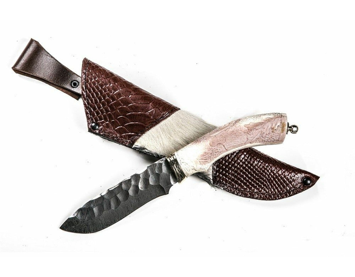 Нож ручной работы Коршун из стали дамаск,каменный век,художественная резная рукоять рог лося