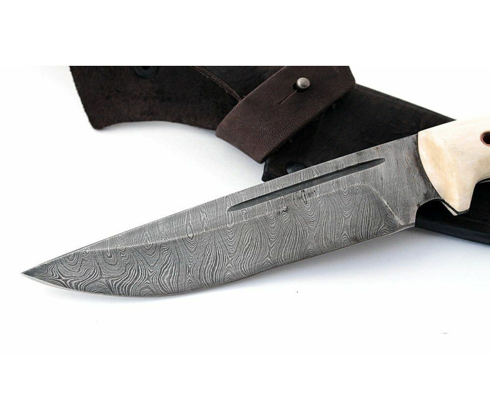 Нож ручной работы Охотник: сталь дамаск, дол, рукоять цельнометаллическая, рог лося