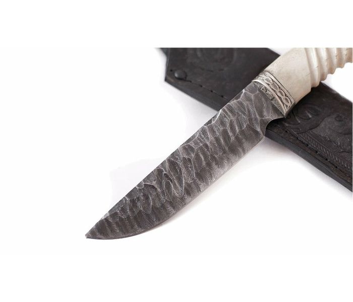 Нож ручной работы Росомаха: сталь дамаск, рог лося, рез. кость каменный век