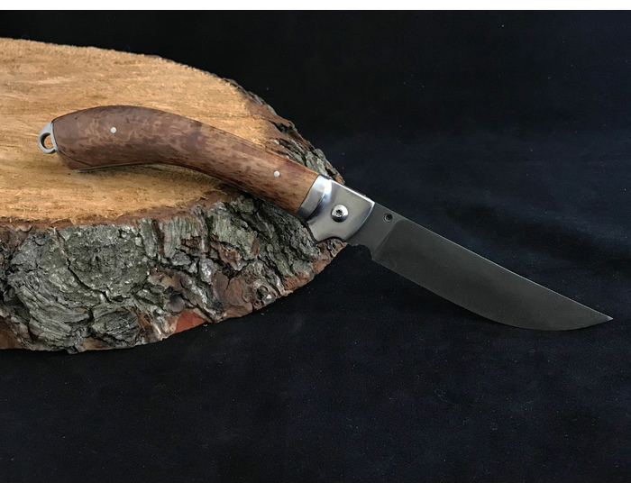 Складной нож ручной работы 'Хан' из стали Булат, рукоять карельская береза